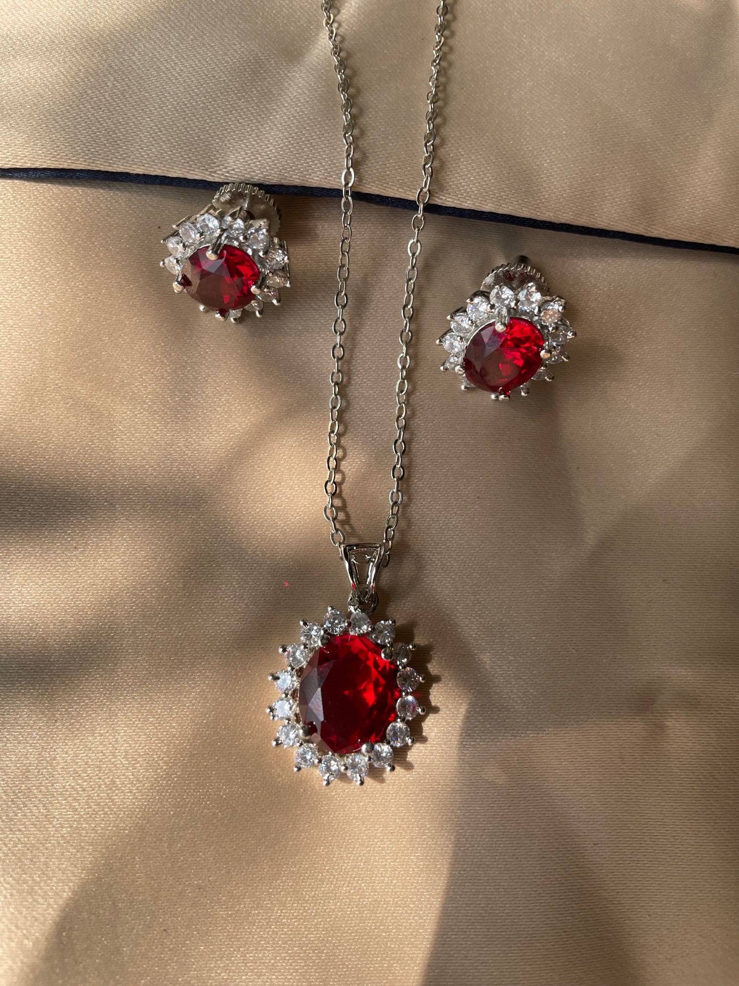 Red pendant deals set