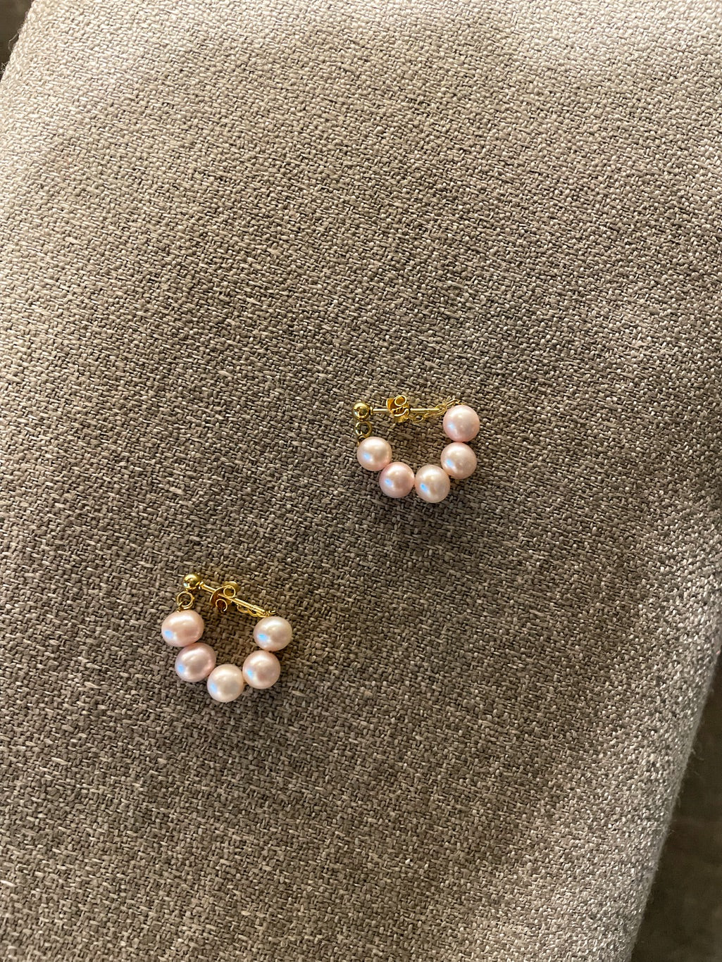 La'Hoop pearl earrings (pearl hoops)